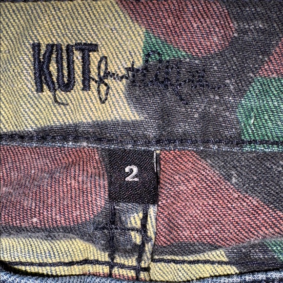 Kut from the Kloth Blue Jeans with Camouflage Details - Picture 2 of 7